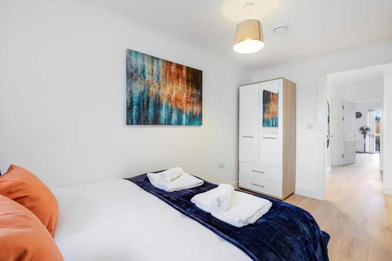 Pinewood Studios, Iver Slough Heathrow 1 & 2 Bedroom Apartments With Parking By Arista Living Exterior foto
