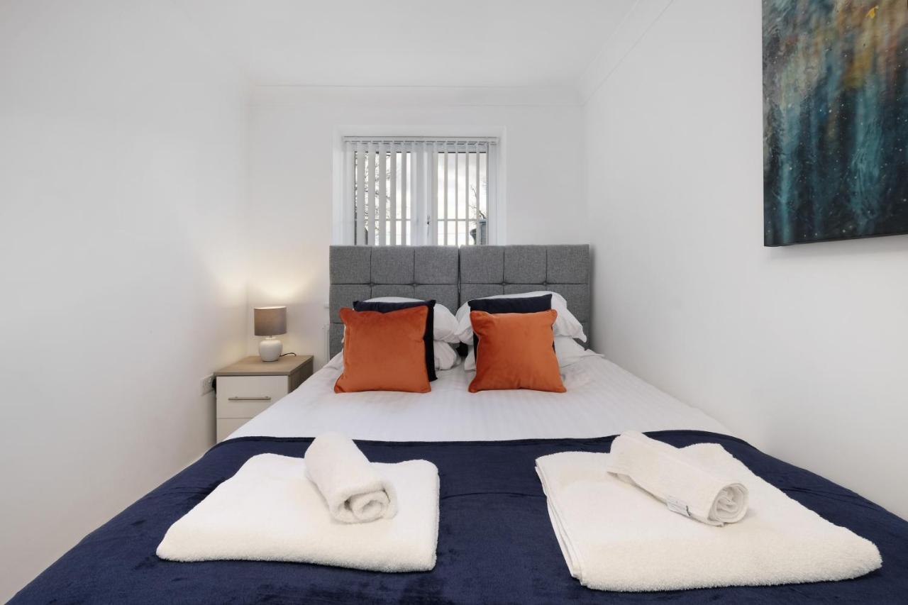 Pinewood Studios, Iver Slough Heathrow 1 & 2 Bedroom Apartments With Parking By Arista Living Exterior foto