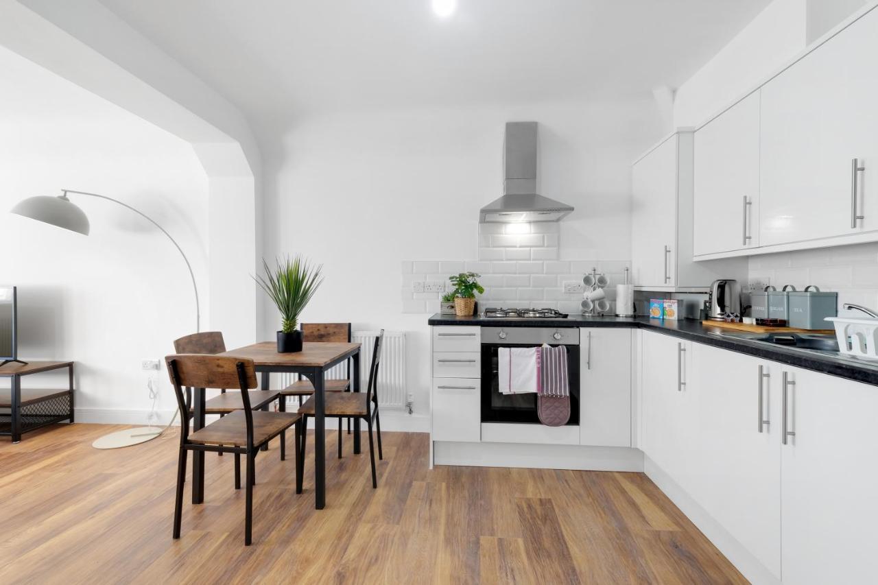 Pinewood Studios, Iver Slough Heathrow 1 & 2 Bedroom Apartments With Parking By Arista Living Exterior foto