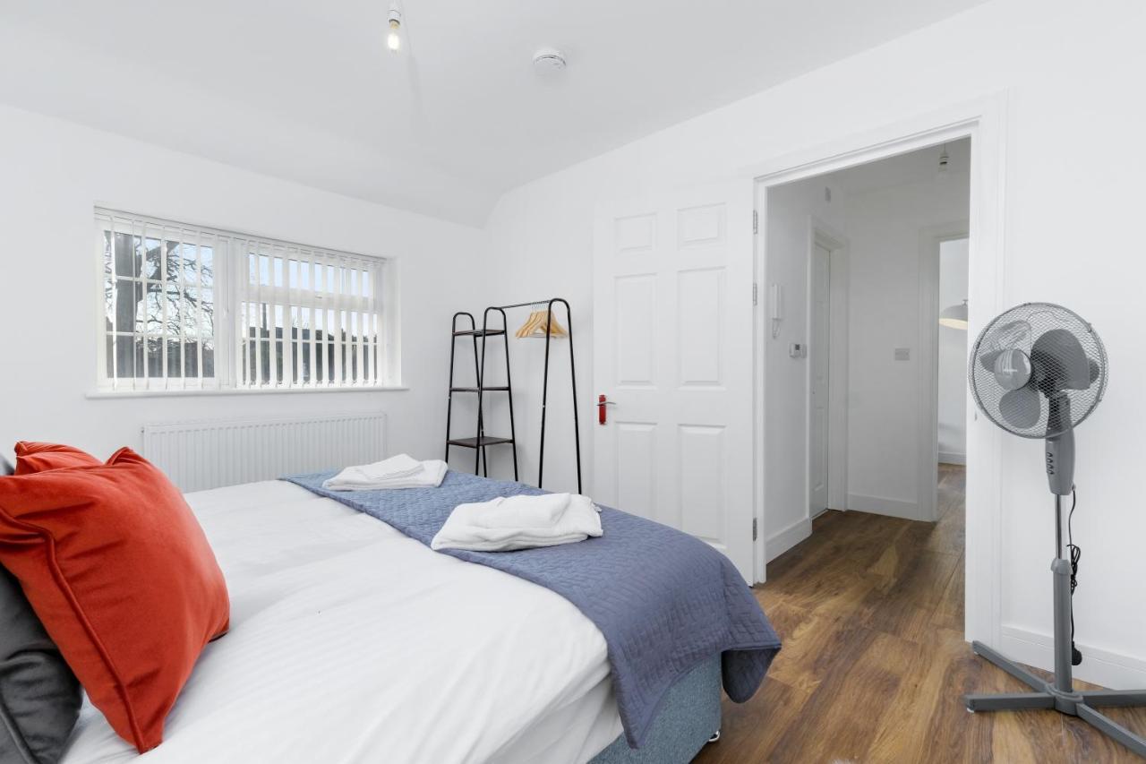 Pinewood Studios, Iver Slough Heathrow 1 & 2 Bedroom Apartments With Parking By Arista Living Exterior foto
